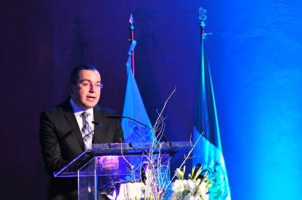 Dr. Marco Serrato en la Ceremonia de Entrega de Galardones en Educación Ejecutiva 2014